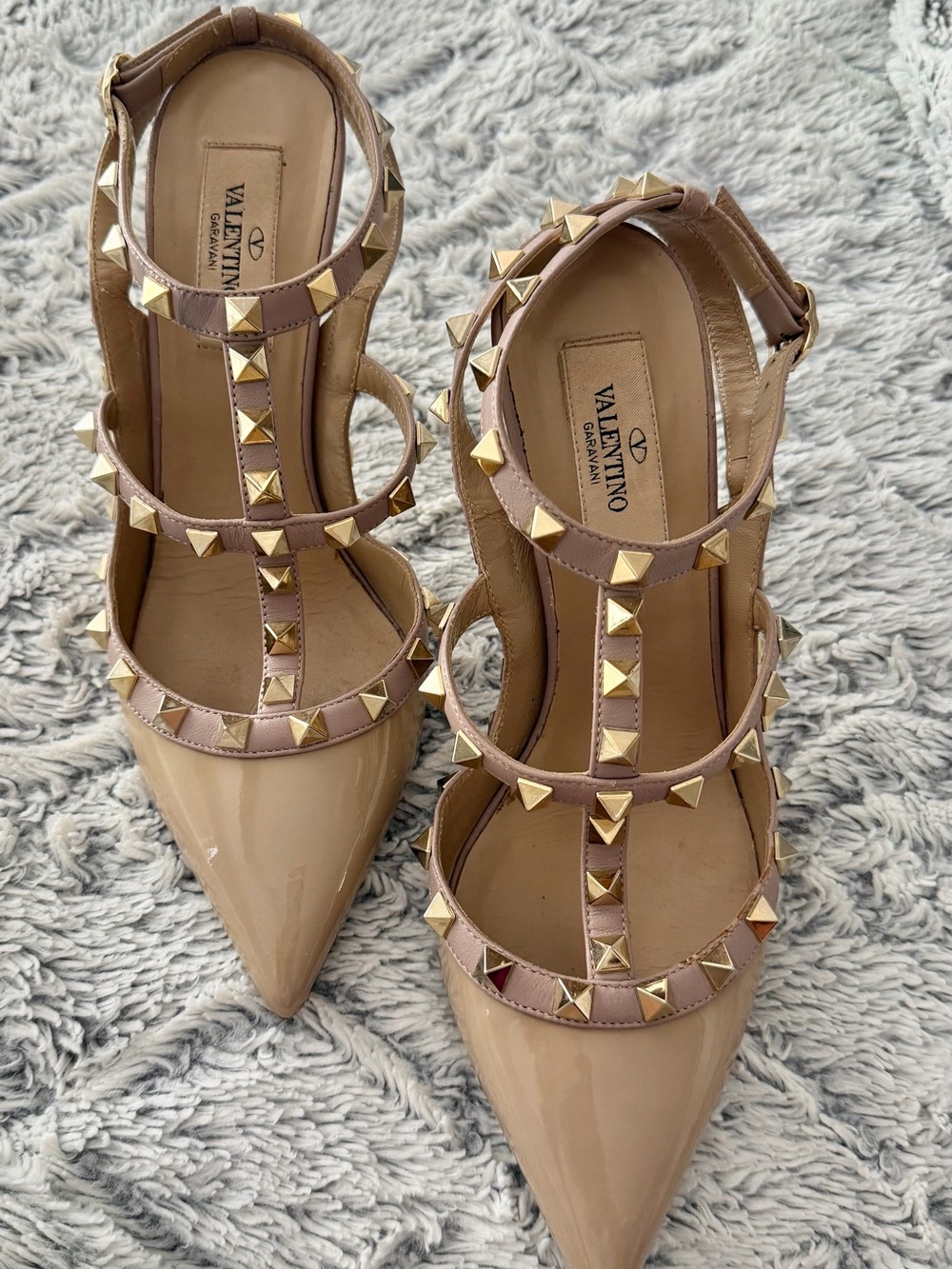Valentino Nude Patent Rockstud T-Strap Pointed Pumps - Picture 5 of 6